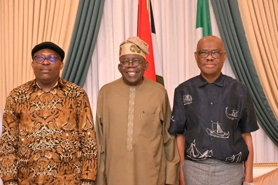 Nigeria politics is pure drama: APC lawmakers are moving to impeach an APC governor—just to satisfy the ego of a PDP member. Party loyalty thrown out the window. Power before principle. 🇳🇬🔥