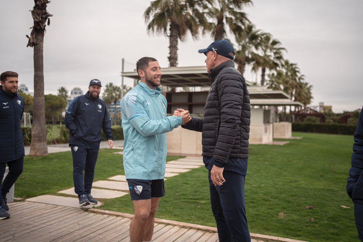 VfLBochum1848eV's tweet photo. Tach aus Belek. Aktivierung unter Palmen. Lockeres Anschwitzen vor dem Test gegen Aachen!

#VfLinBelek https://t.co/8GCuS3mU1R