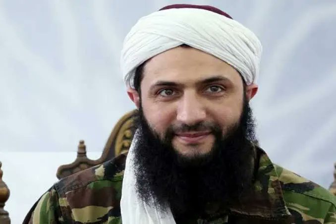 Europa muestra su verdadero rostro criminal.
<a href="/vonderleyen/">Ursula von der Leyen</a> se reúne con Abu Mohammad Al-Julani, ahora Ahmed Husseín al-Charaa.
Un yihadista que después de décadas de aterrorizar a los sirios con asesinatos y violencia es ahora quien mal gobierna dictatorialmente Siria.
¡Vergüenza!