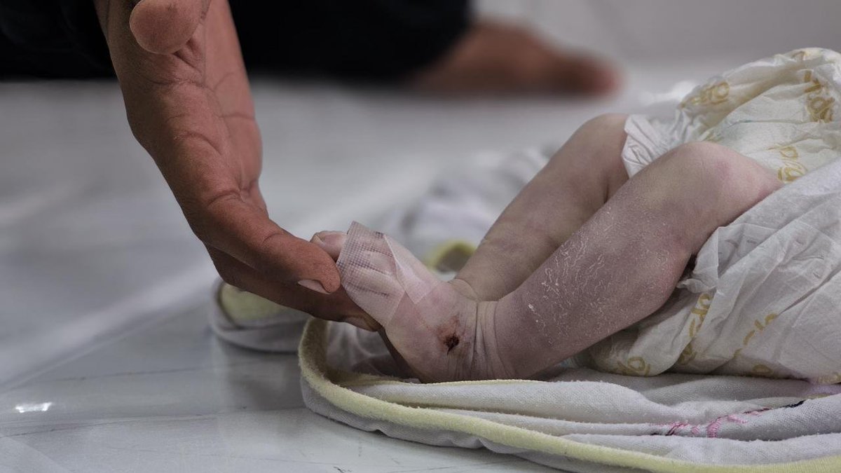 Gazze'de 7 günlük bir bebek, aşırı soğuk nedeniyle hayatını kaybetti.