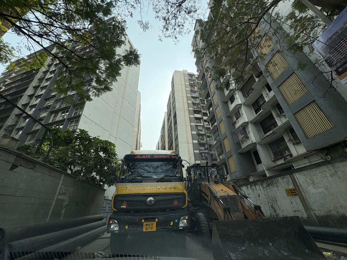 .<a href="/mybmc/">माझी Mumbai, आपली BMC</a> This 100ft odd (length and NOT breadth) road is under construction for more than a year and is now unapologetically blocked in board daylight. Can we please ensure higher accountability and efficiency?
Location: Shell Colony Road, TilakNagar
