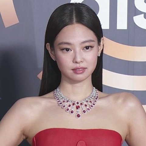 jnksnx's tweet image. My two KIMs, Jennie and Sunoo. ❤️‍🔥