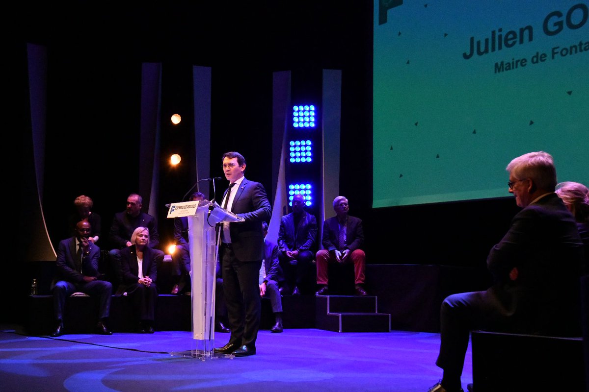 fredvalletoux's tweet image. Comme chaque année, beaucoup de monde aux vœux de #Fontainebleau, autour de notre équipe municipale et de @JulienGondard_.

L'occasion pour moi de remercier tous ceux, élus, agents publics, bénévoles, soignants et acteurs économiques, qui se sont engagés lors de ce mandat.