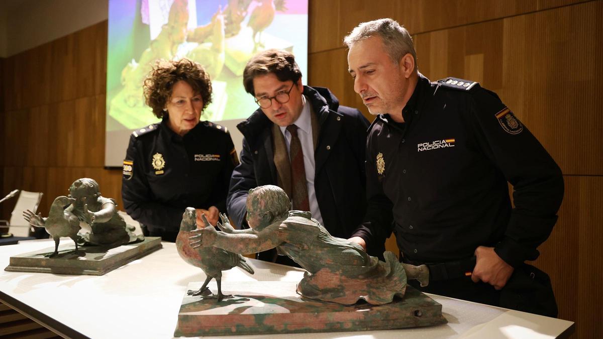 HectorBraojos's tweet image. 🏺 Dos #esculturas #romanas #expoliadas hace más de una década #regresan a España.

🚔 Las piezas, en bronce, tienen más de 2.000 años y salieron ilegalmente del país tras ser #robadas de un yacimiento. La investigación de la #Policía #Nacional ha permitido su recuperación.

🔗