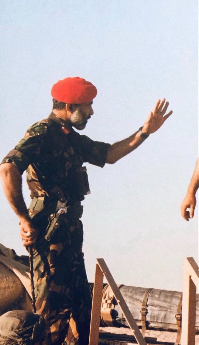 _uvcvv's tweet image. "لقد جئتَ والأرضُ تراب 
و غادرت والأرضُ قصر العلم
و سوف نوافيكَ يوم الحساب 
تُباهي بشعبكَ كل الأُمم 
سريعا مضى مثل برقِ الحنين 
إذا لاح بالعين ثم عصَر 
فما حيلة المُحب و المُحبين 
و قابوسُ قابوسُ لا يُختصر"