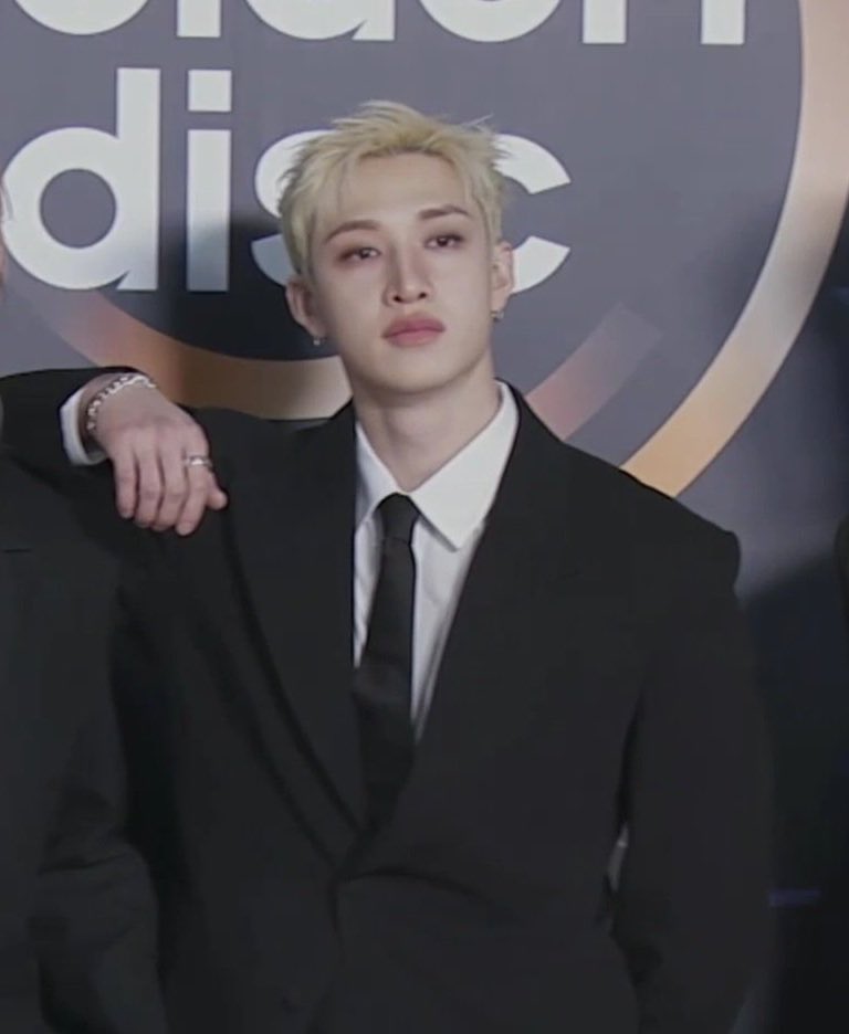 chanveil's tweet image. IS THIS NOT INSANE OMG