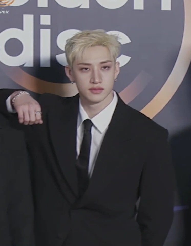 chanveil's tweet image. IS THIS NOT INSANE OMG