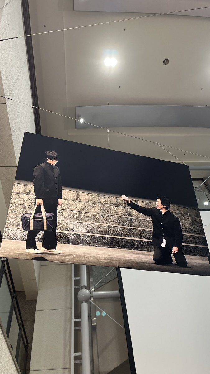 initial_is_s's tweet photo. 本日はこちら~
3階席のチケットで2階席に座る不思議

と、
セトウツミの写真撮ってきた🫶🏾
 #うめげい20周年 https://t.co/nyftByXasB