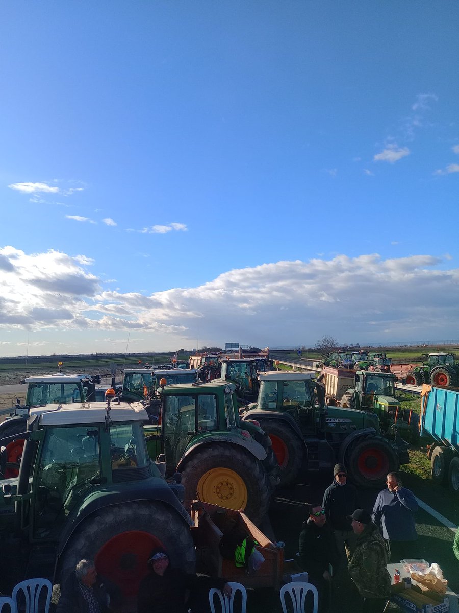 Som el que mengem i mengem gràcies a qui treballa terra i ramats 🚜💚

Les reivindicacions de la pagesia ens interpel·len a tots.

⚠️Que no ens enganyin! Les clàusules mirall o de reciprocitat no estan garantides!

❌ Diem NO a aquest acord de MERCOSUR que condemna als nostres