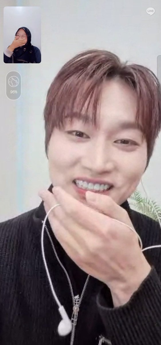 Sumpah kami tak plan warna outfit..hahaha..🫣

Laaa..baru perasan hakak dulu pun pakai baju sama..tudung je warna lain..