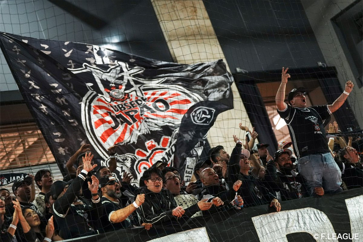 コリンチャンス 大応援旗３種類 ＆コリンチャンス灰皿＆コリンチャンスファン証２個 🇯🇵 #Futsal_Ignite_2026_Nagoya 🇧🇷 /／ リーグ得点王・清水和也ら