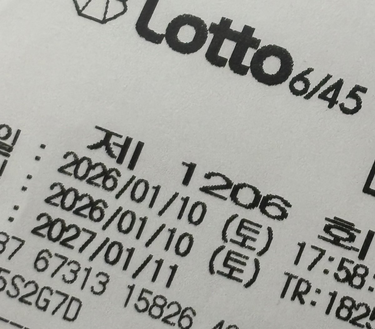 X들어와서 보고 부랴부랴 나가서 복권 사오기 !!
집 들어오기전에 생각했는데 급 까먹었던…