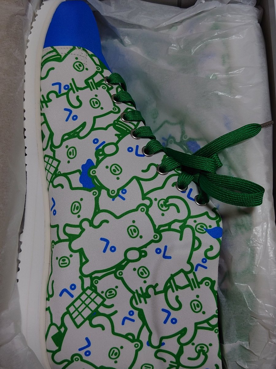 ファミマのキャンペーンに申し込んだオリジナルスニーカー届いちゃった