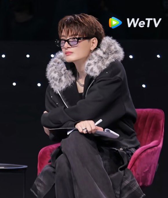 Tiktok_693's tweet image. อื้อหือออออ... นิ้วส่งแหวน แหวนส่งชุด ชุดส่งเมคอัพ เมคอัพส่งต่างหู ต่างหูส่งแว่น แว่นส่งทรงผม  เป๊ะปัง ไม่มีที่ติ

 #KristPerawat