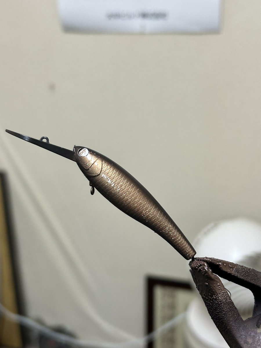 klock_up's tweet photo. 某所の茶系の色味に生意気にもうるさい魚が増えてきたので茶はオリジナル調色
ゴールド、コパー系も少しバリエーションを増やして探るための試作
少しおとなしめの色味に抑えて明滅感を落としつつルアーを吟味する魚にアジャスト出来たら良いなシリーズ https://t.co/UfSv1vw5n9