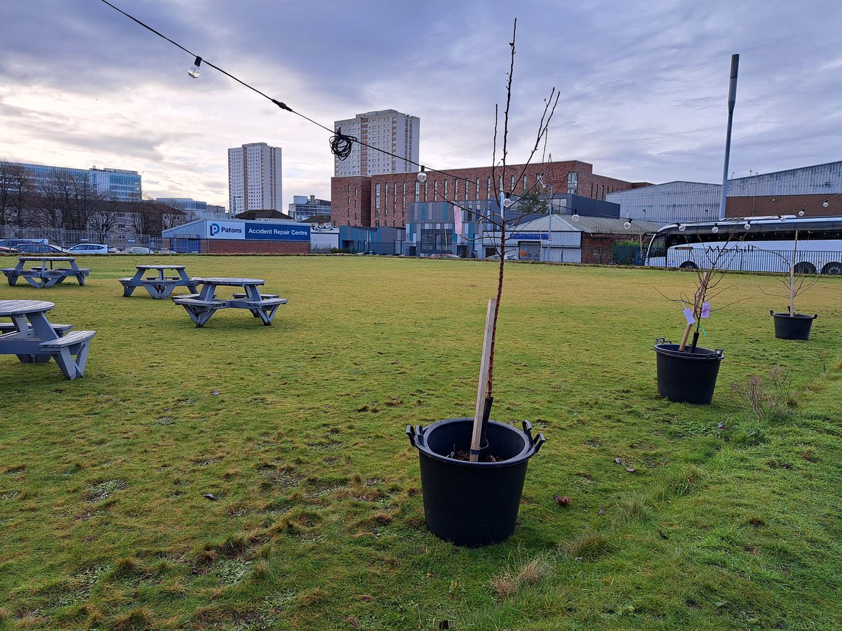 EvonneTCurran's tweet image. This is the place where the first fever hospital in Glasgow stood in 1865.
Listen closely and you can still hear the bedpans rattling and the faint cries of Nurse, nurse....
They made space for sick people and kept them separate from non-fever patients.  We can do this.