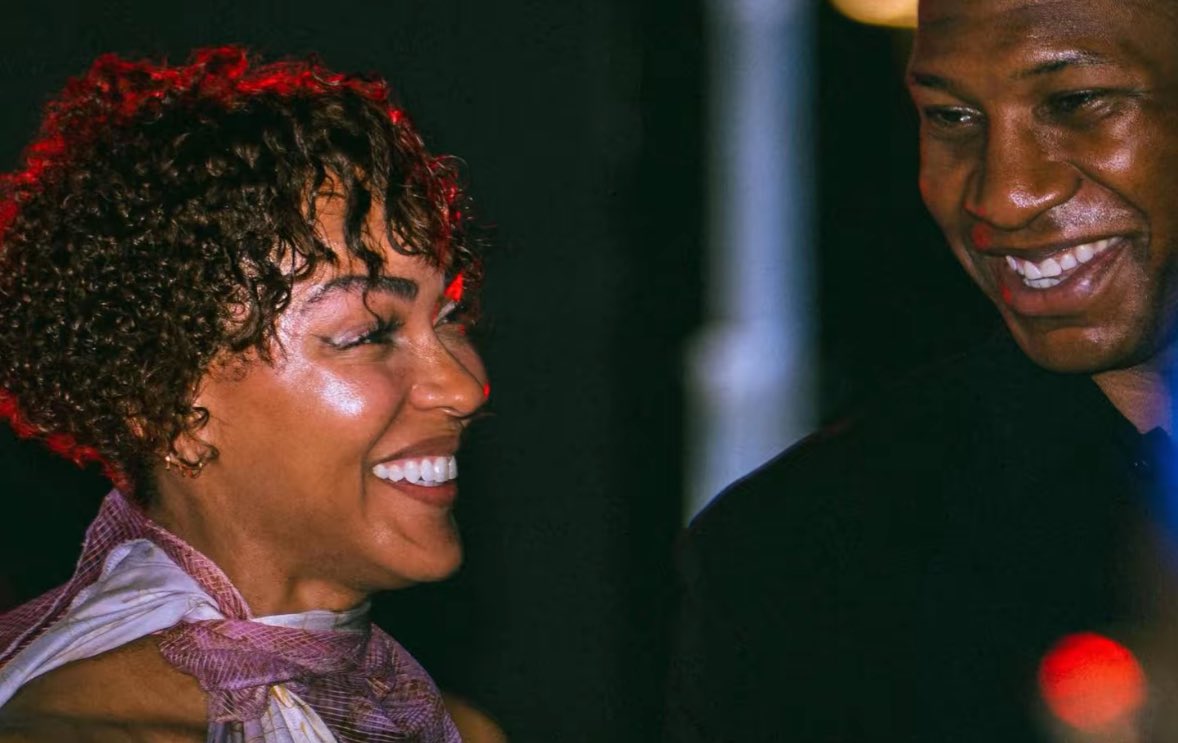 Aesalerte's tweet image. L’acteur américain Jonathan Majors et son épouse Meagan Good ont effectué un test ADN révélant des origines guinéennes.
En reconnaissance, l’État guinéen a annoncé sa décision de leur offrir un passeport diplomatique.