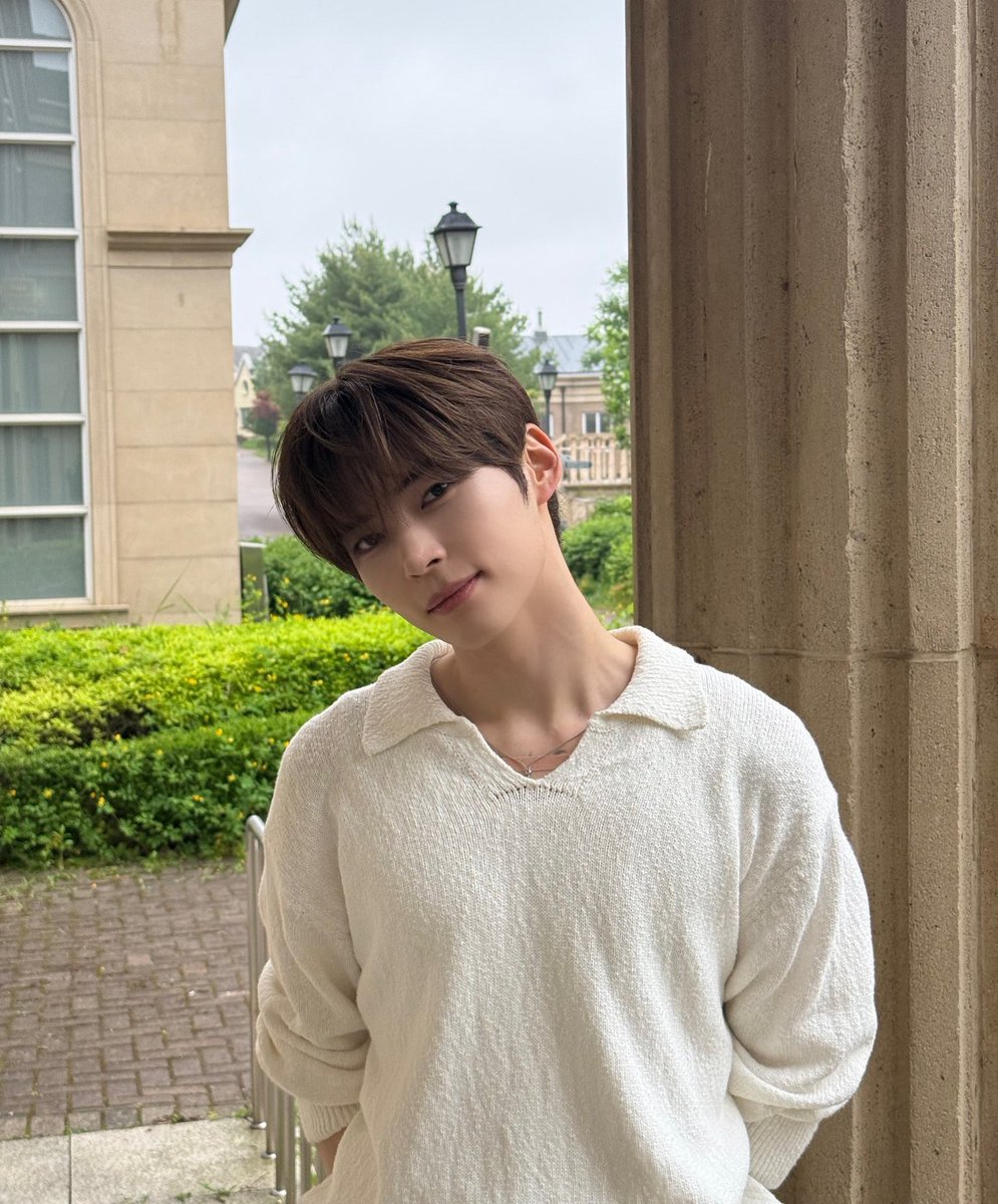 sunghanbinbase's tweet image. [260110] 
Instiz | Hot Entertainment
“How does an idol like #SUNGHANBIN even exist? Was he actually born to be an idol? I think about Sung Hanbin all day. Where was he hiding before this? I literally can’t remember life before knowing him” is currently trending at #1! ❤️
#성한빈