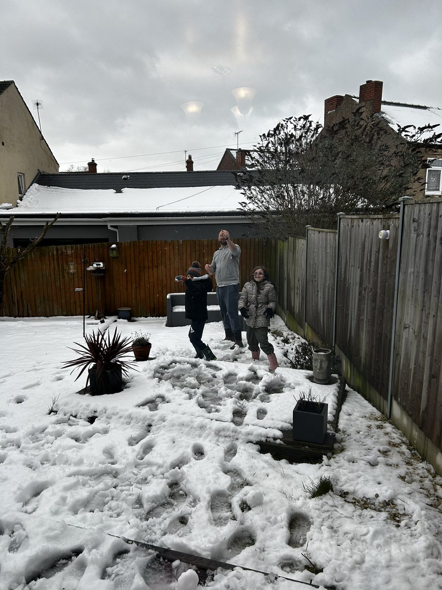 Rebecca Glassbrook tweet media