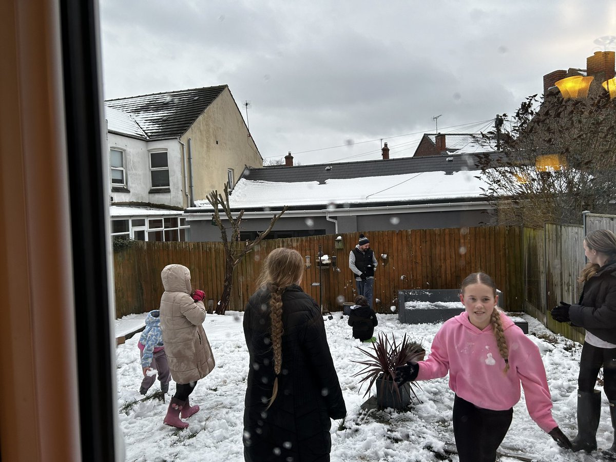 Rebecca Glassbrook tweet media