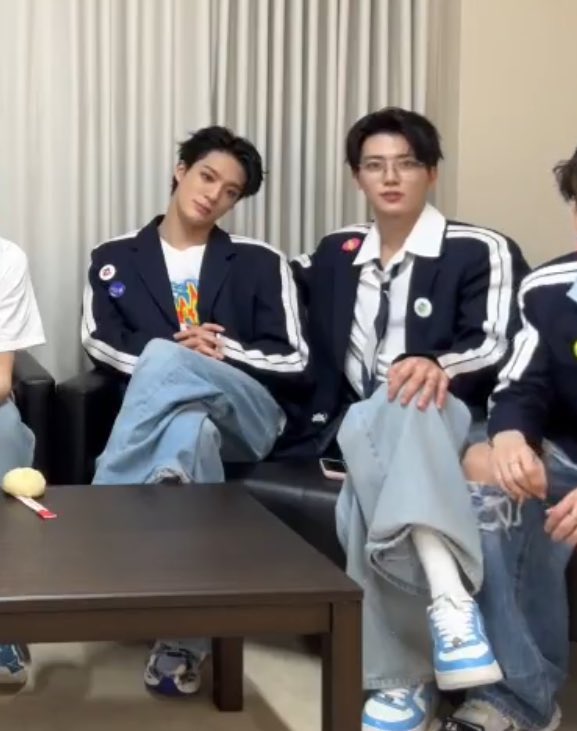 once again 
minno’s size difference 😫