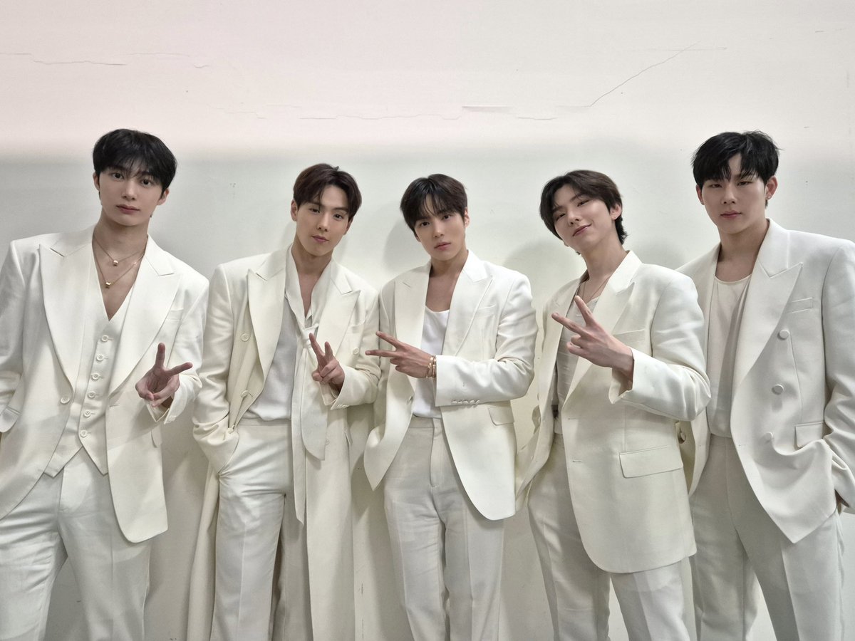 OfficialMONSTAX's tweet image. 📸
260110 #몬스타엑스
제40회 #골든디스크어워즈 

레드카펫 완료 ✨
잠시 후 펼쳐질 무대도 
많은 기대 부탁드려요 ❣️
몬베베 조금만 기다려 🫶

#MONSTAX #MONSTA_X
#40thGDA #Goldendiscawards