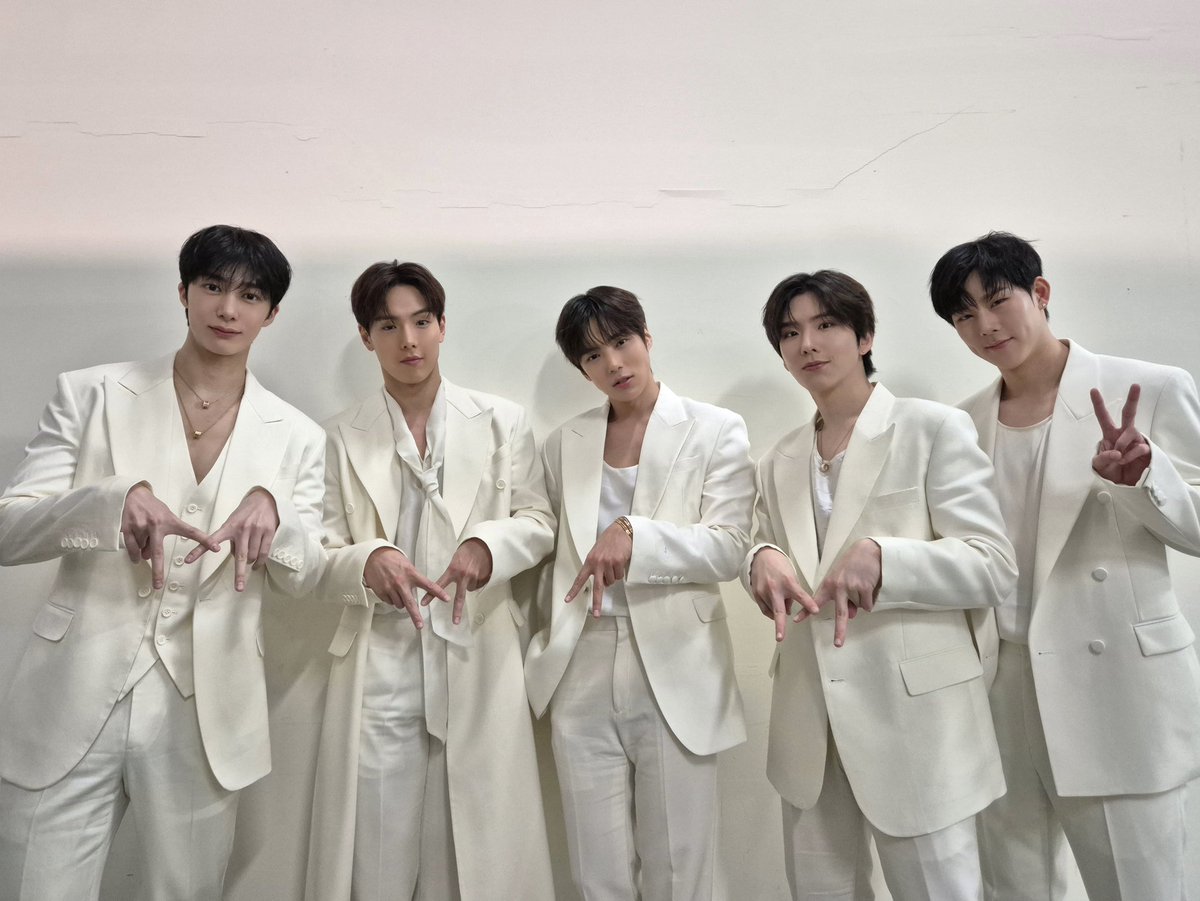 OfficialMONSTAX's tweet image. 📸
260110 #몬스타엑스
제40회 #골든디스크어워즈 

레드카펫 완료 ✨
잠시 후 펼쳐질 무대도 
많은 기대 부탁드려요 ❣️
몬베베 조금만 기다려 🫶

#MONSTAX #MONSTA_X
#40thGDA #Goldendiscawards