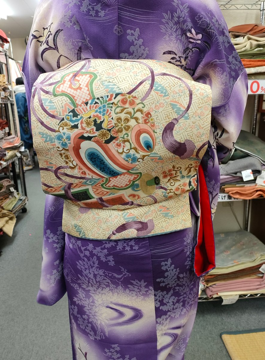 本日ご来店のお客様 うつくしい暈しのアンティーク着物がお似合い