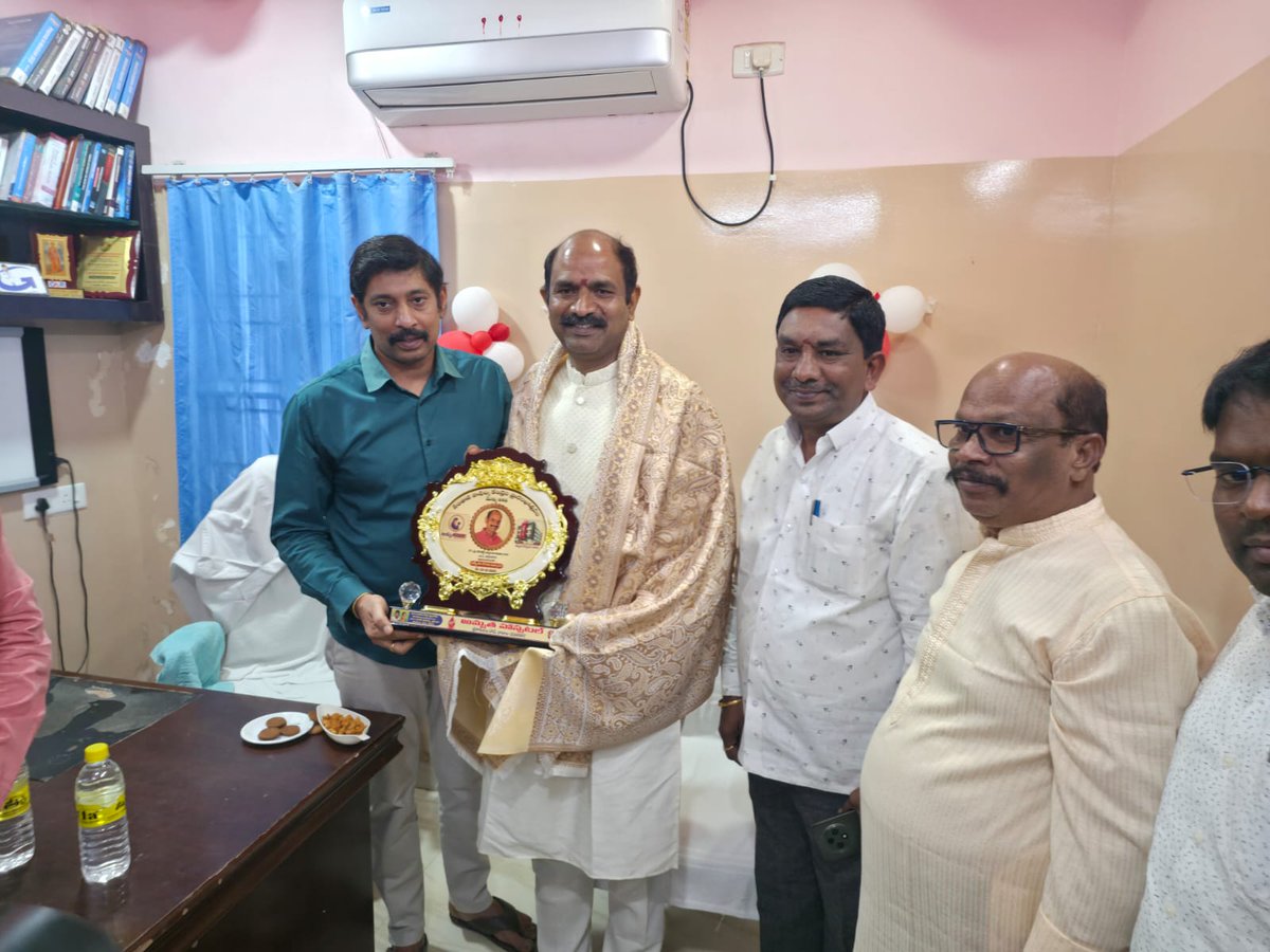 Kalisettitdp's tweet image. రాజాంలో అత్యాధునిక సాంకేతిక పరిజ్ఞానంతో కూడిన సంతాన సాఫల్య కేంద్రం (IVF Center) ప్రారంభించడం ఆనందంగా ఉంది. మన ప్రాంత ప్రజలకు ఇంత వరల్డ్-క్లాస్ వైద్య సేవలు అందుబాటులోకి రావడం గొప్ప ముందడుగు. డాక్టర్ రవి ప్రసాద్ గారు అందిస్తున్న సేవలు అభినందనీయం;
#IVFCenter
#HealthcareDevelopment