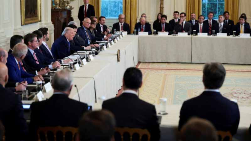 ترامب يحض شركات نفط أميركية على استغلال قطاع الطاقة في #فنزويلا 