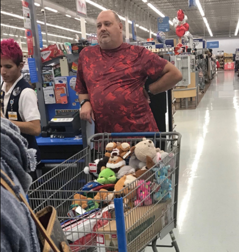 NN čovek je u supermarketu viđen sa punim kolicima različitih lutki. Kada su ga upitali zašto ih kupuje, odgovorio je da se svake Nove godine oblači kao Deda Mraz da bi šetajući hodnicima raznih dečjih bolnica svakom detetu poklonio po igračku. 

Zaslužuje da ga vidi ceo svet...