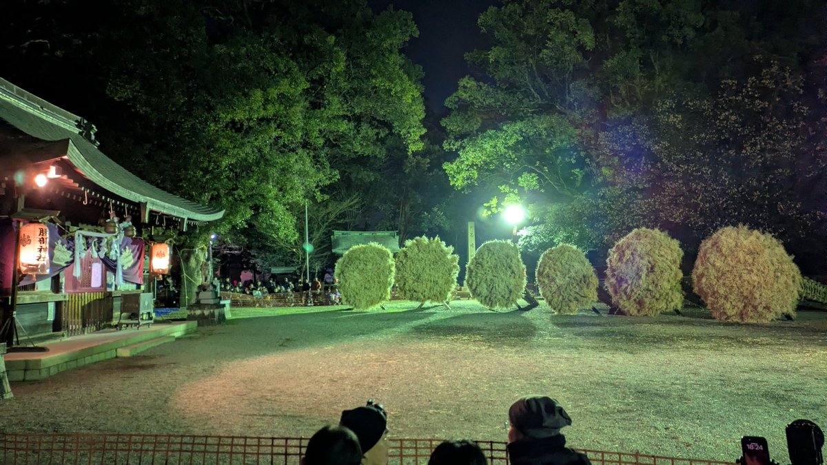 大松明をお焚き上げするのですわよ