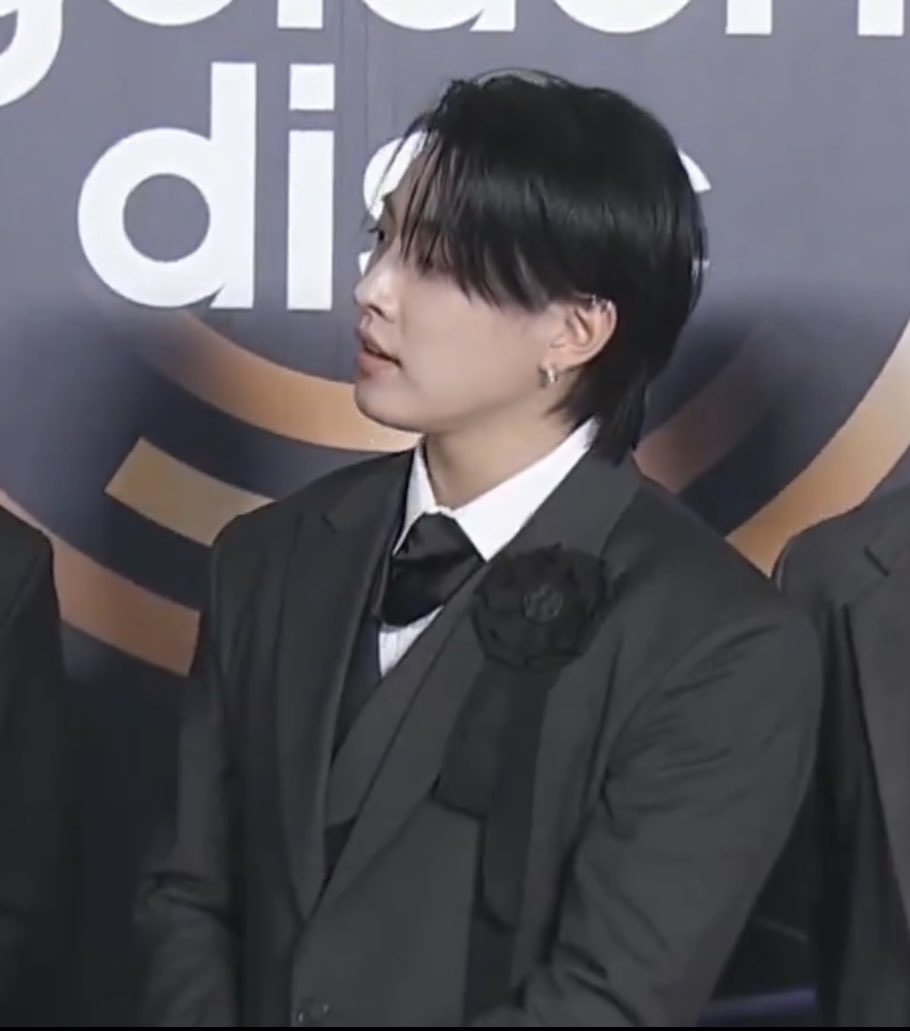 hongluvzz's tweet image. sighs. 🤤