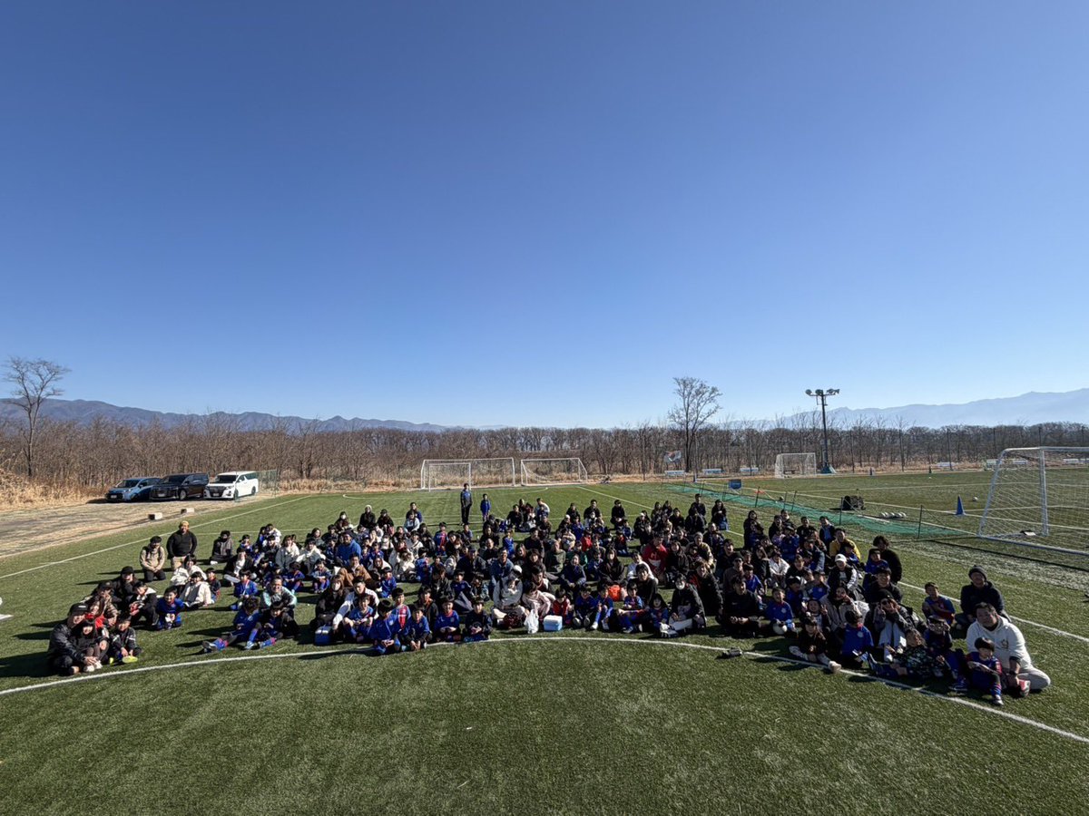 【サッカースクール】
本日、八田河川敷グラウンドにて「2026親子初蹴り大会」を開催いたしました⚽️
親子サッカーなどでカラダを動かしました🙌
抽選会も行い寒い中でも笑顔がたくさんの1日でした👍
2026年も明るく楽しく元気よく😃☀️

#vfk
#vfsc