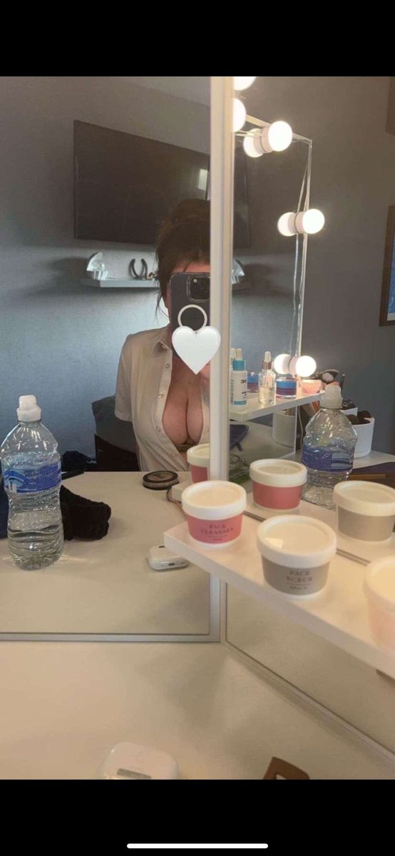 Roxyroo55's tweet photo. Repost for a titty pic xx https://t.co/fi9XHDyypg