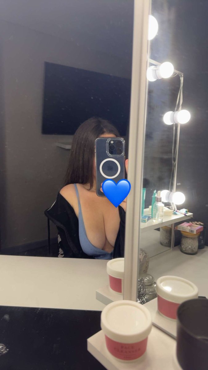 Roxyroo55's tweet photo. Repost for a titty pic xx https://t.co/fi9XHDyypg