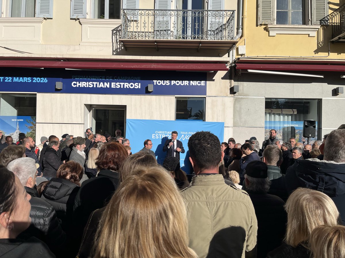 PascalPersico's tweet image. Aux vœux de notre Maire ! Un soleil aussi brillant que notre ville est belle avec @cestrosi ! Du positif et des projets donnent l’espoir d’une ville où il fait bon vivre ! Continuons !