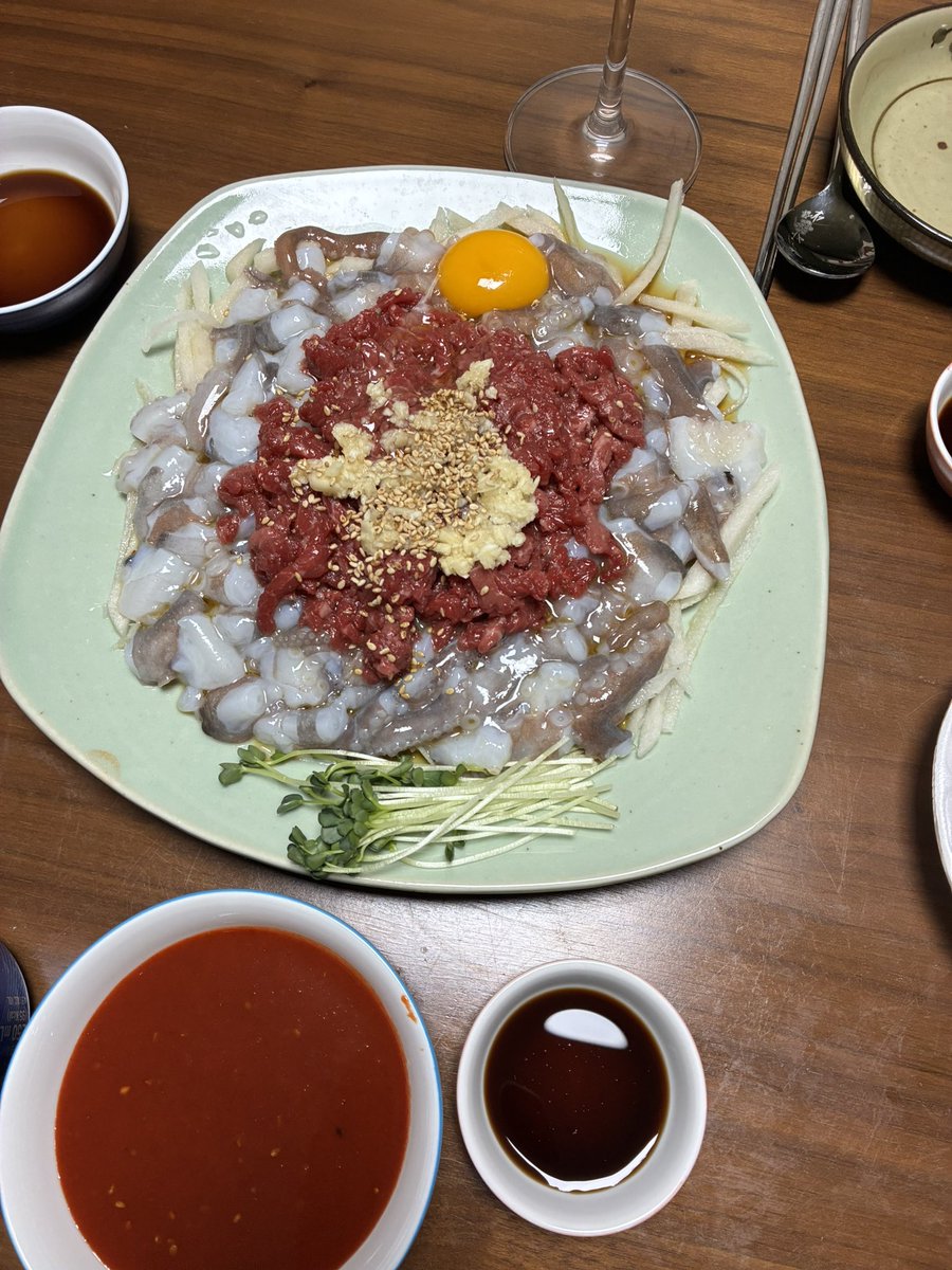 TPddo's tweet image. 오랜만에 가족모임입니다

다들 행복하고 맛있는 저녁식사되세요