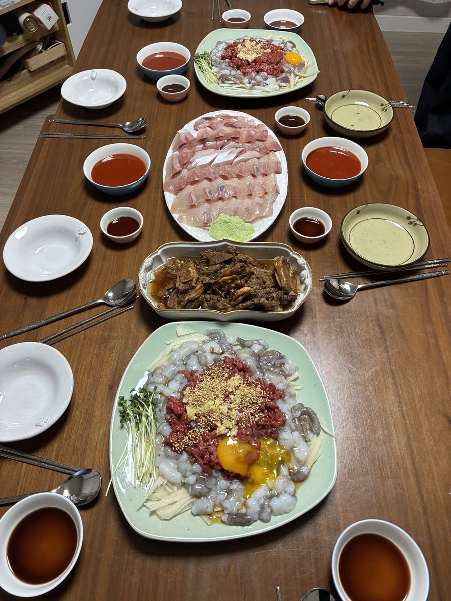 TPddo's tweet image. 오랜만에 가족모임입니다

다들 행복하고 맛있는 저녁식사되세요