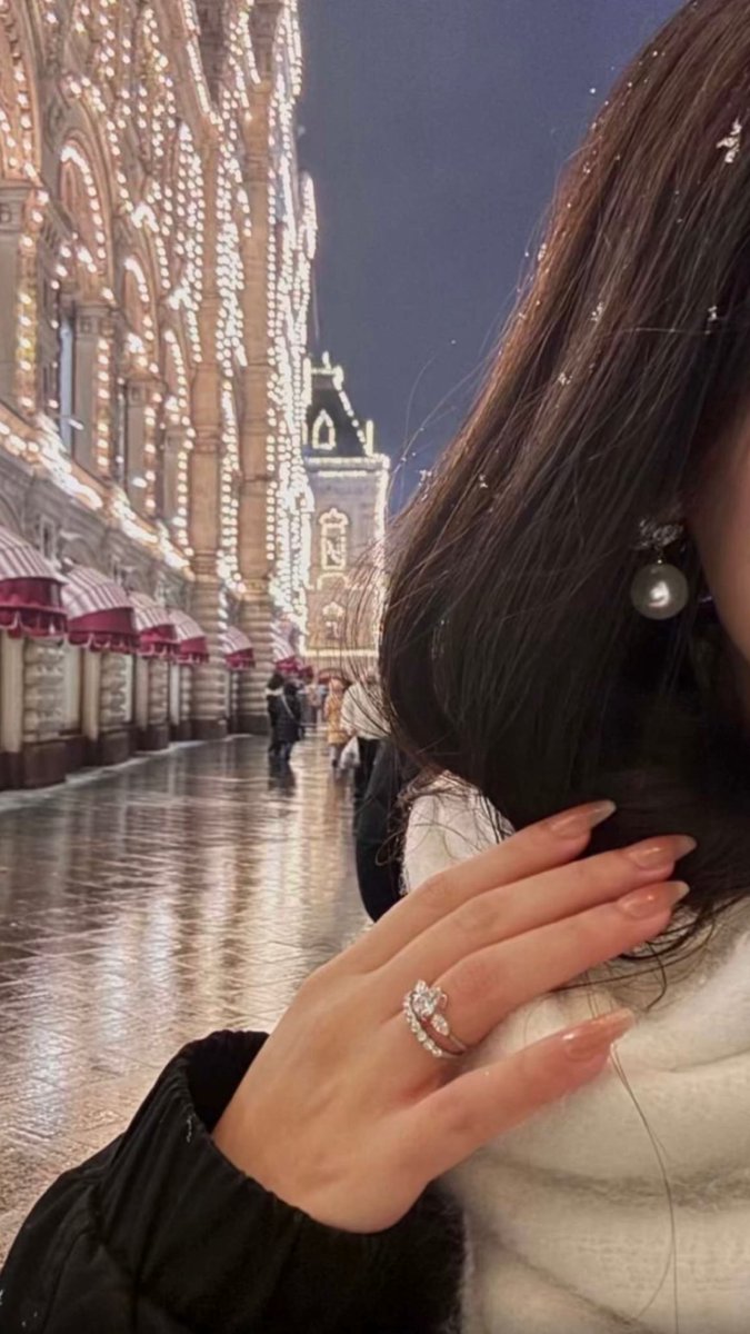 كُل العيون مرت منسية إلا
عيونك..❤️
#مساء_الخير