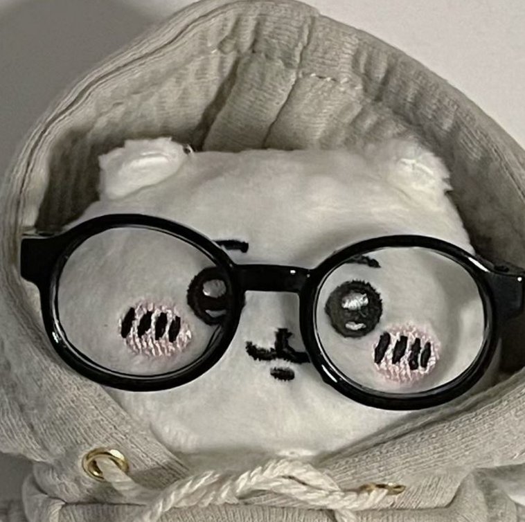 wikula10's tweet image. 友達と行ったカラオケ、新曲を覚えるのに必死だった 👨‍👧‍👦