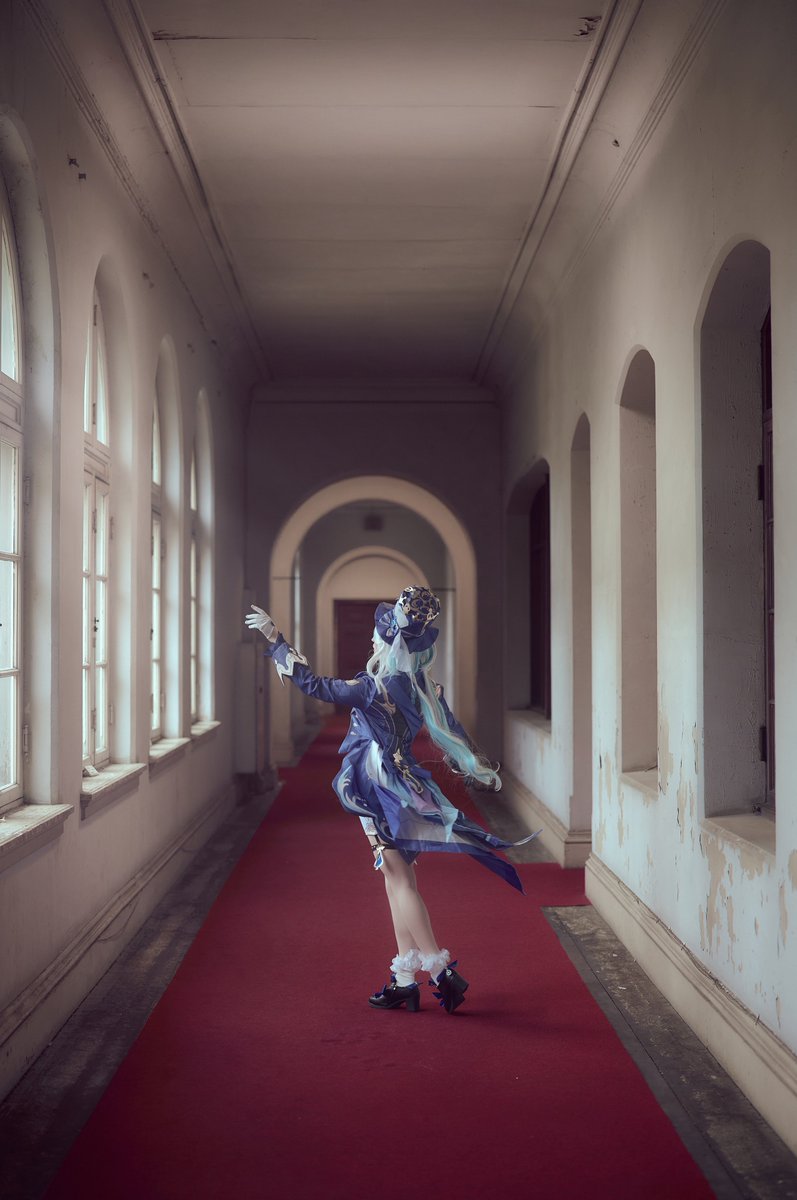 azarashi__draw's tweet photo. そこに"居る"コスプレが大好き https://t.co/4fT7k3mgoO