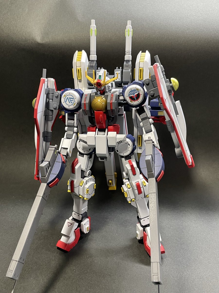 JSKkSd0qMoivIwY's tweet image. とうとう、サンダーボルトガンダムが完成しました🤩