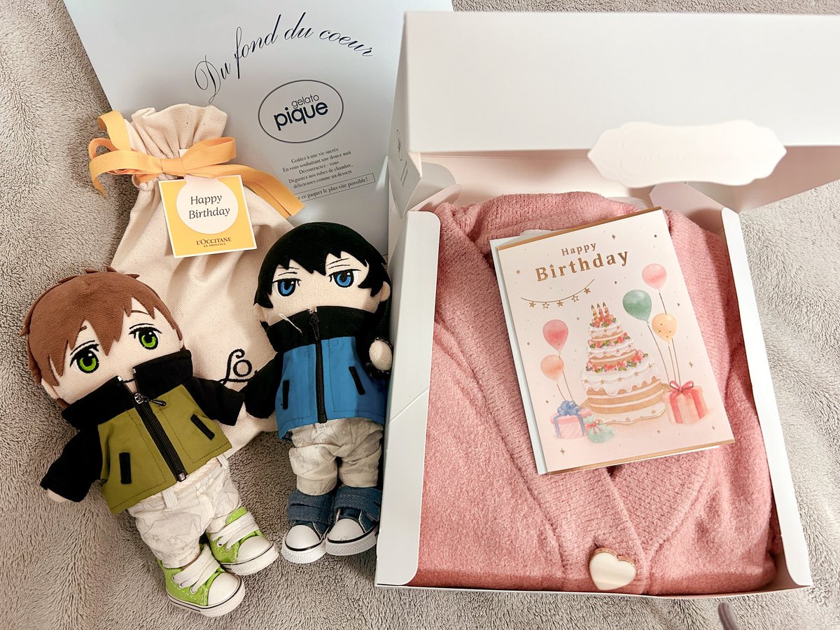 茄子から素敵なお誕生日プレゼントも頂いた😭✨

ジェラピケのはデザインもかわいいし肌触りももちろん良くて茄子ともおそろで嬉しすぎる🩷
ボディミルクも大切に使わせてもらうね🥰
毎年センスの良いプレゼントを本当にありがとう🙏✨