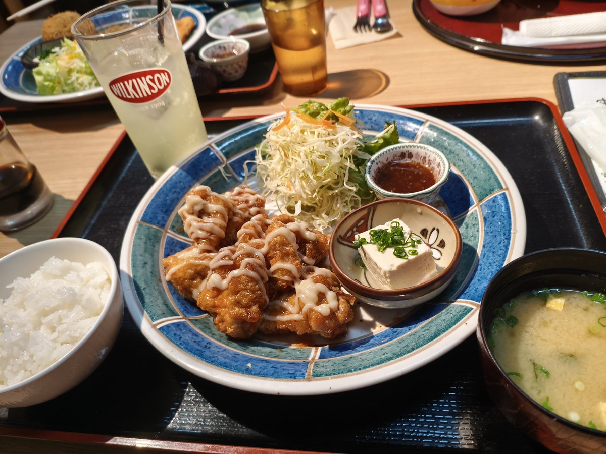 昨日と同じく、近所の温泉へ♨️

今日はYES！アルコールです🥃🍋