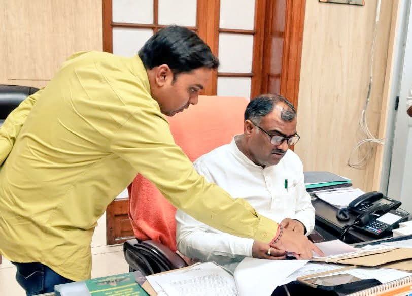 उत्तर प्रदेश सरकार के माननीय राज्यमंत्री (स्वतंत्र प्रभार) श्री <a href="/girishyadavbjp/">Girish Chandra Yadav</a> जी को जन्मदिन की हार्दिक बधाई एवं शुभकामनाएं।