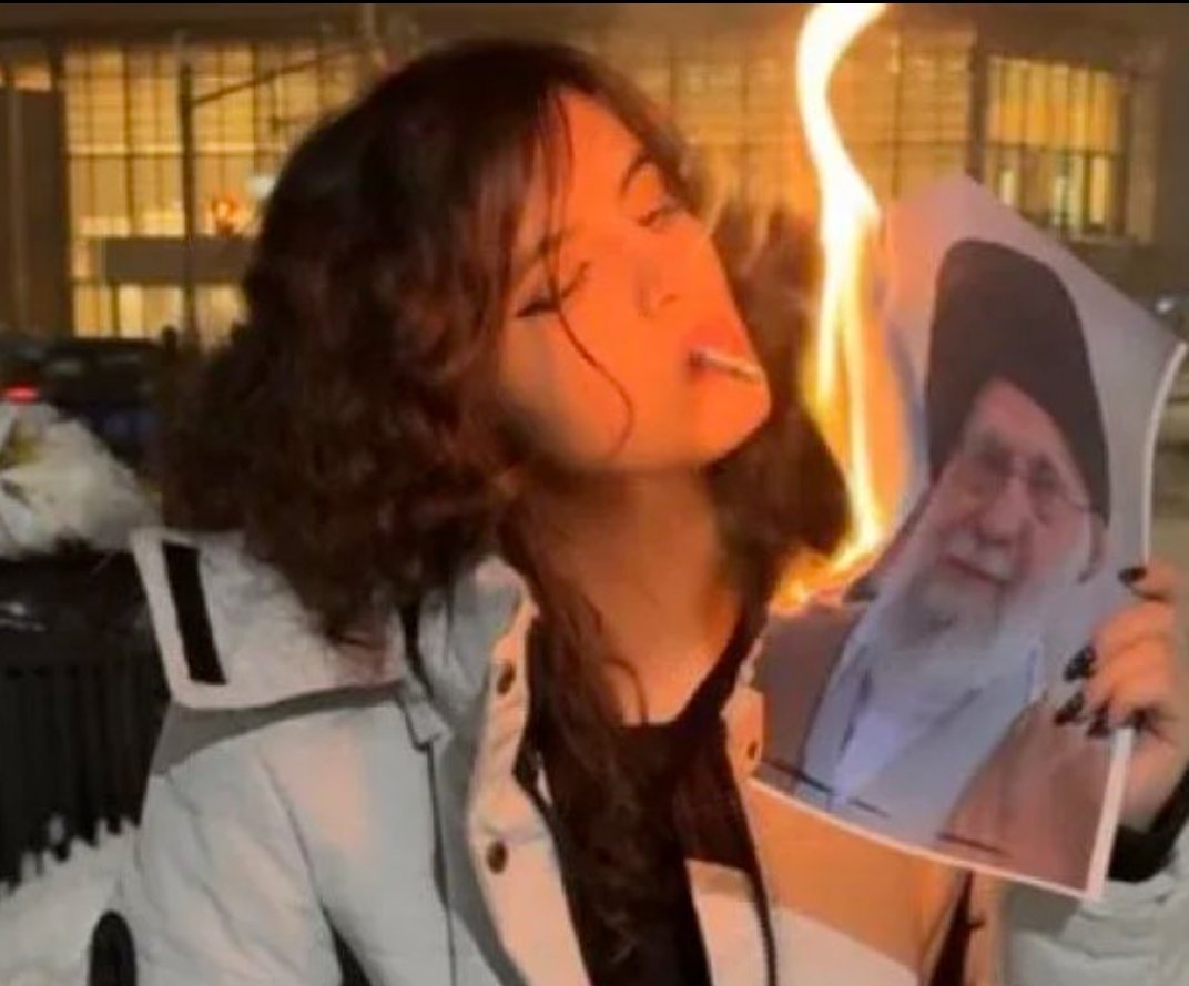 베네수엘라도 마찬가지고, 
나는 
그 나라의 권력이 아니라 
인류의 보편적 가치를 지향하는 
그 민중들을 지지한다