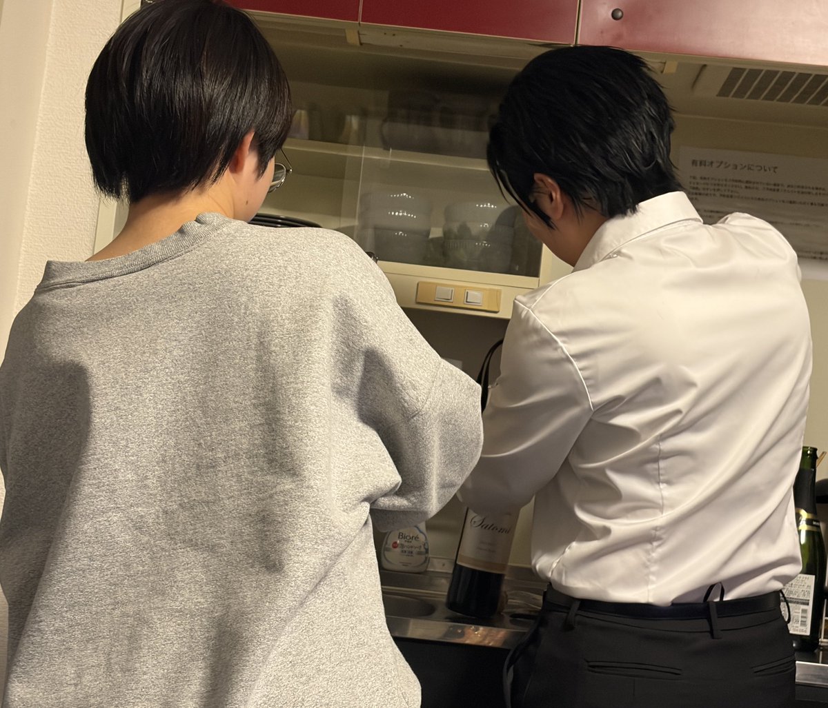 Cos_Maria_'s tweet image. 🍓「いけそう？」
🚬「あかん、キツすぎる」
🍓「こわれそう(コルク)」
🚬「もっと深くしないと…(コルク)」
🍓「あ！いけそう！」
🚬「いくで！」

ってワインの栓抜いてるだけの
2人のアンジャッシュ見せてもらいました