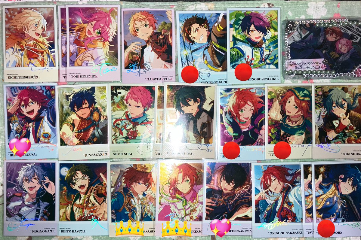 kouchanyaaan's tweet photo. 【交換/譲渡】あんスタ 中国 星幻時序 オフラインストア

譲》画像①②③
求》画像④＞180円/枚＋送料

👑は👑との交換のみ、譲渡✕
💖は交換優先、譲渡は🔴を同数お迎え必須
💕は💕との交換優先、単体譲渡も◎
無印/🔴は単体譲渡🆗

郵送希望(2枚~優先)、初回プロカ必読 https://t.co/k8hLKmyLWK