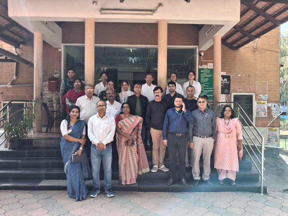 PIBTvpm's tweet photo. Media delegates from #Bihar visited 
Govt.Ayurveda College #PanchakarmaHospital ,#Poojappura, #Thiruvananthapuram as part of a #PressTour organized by @PIB_Patna. 
Shri V. Palanichamy, Additional Director General, Press Information Bureau, Thiruvananthapuram accompanied them https://t.co/w3bnsRVJac